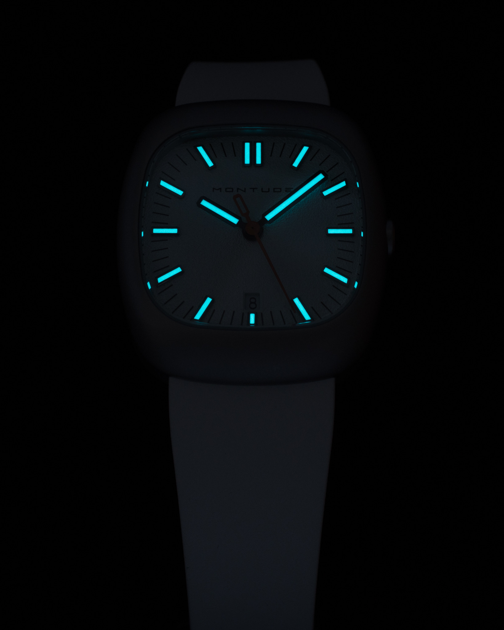 Montude lume glowing in the dark